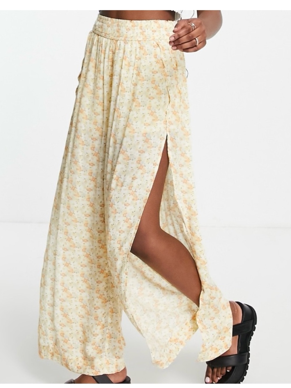 Hollister Floral Yellow Side-Slit Wide-Leg Pants, Size M - NWT!